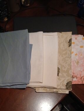 Source Unknown 5 Mix Pillow Cases in Light Blue, Cream, Beige, Floral Pink